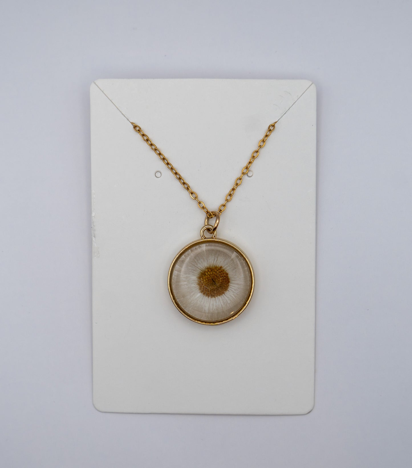Pressed Daisy Resin Necklace – 18K Gold Plated