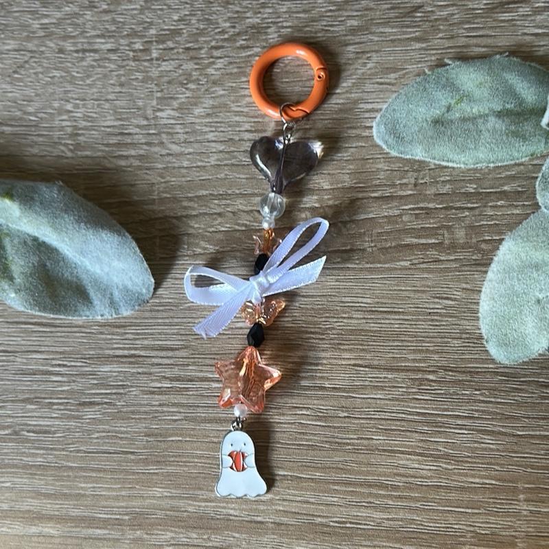 Ghostie Pumpkin Keychain Handmade Beaded Enamel Ghost with Pumpkin Charm Durable Hardware Perfect for Halloween Lovers Spooky Cute Aesthetic Fans