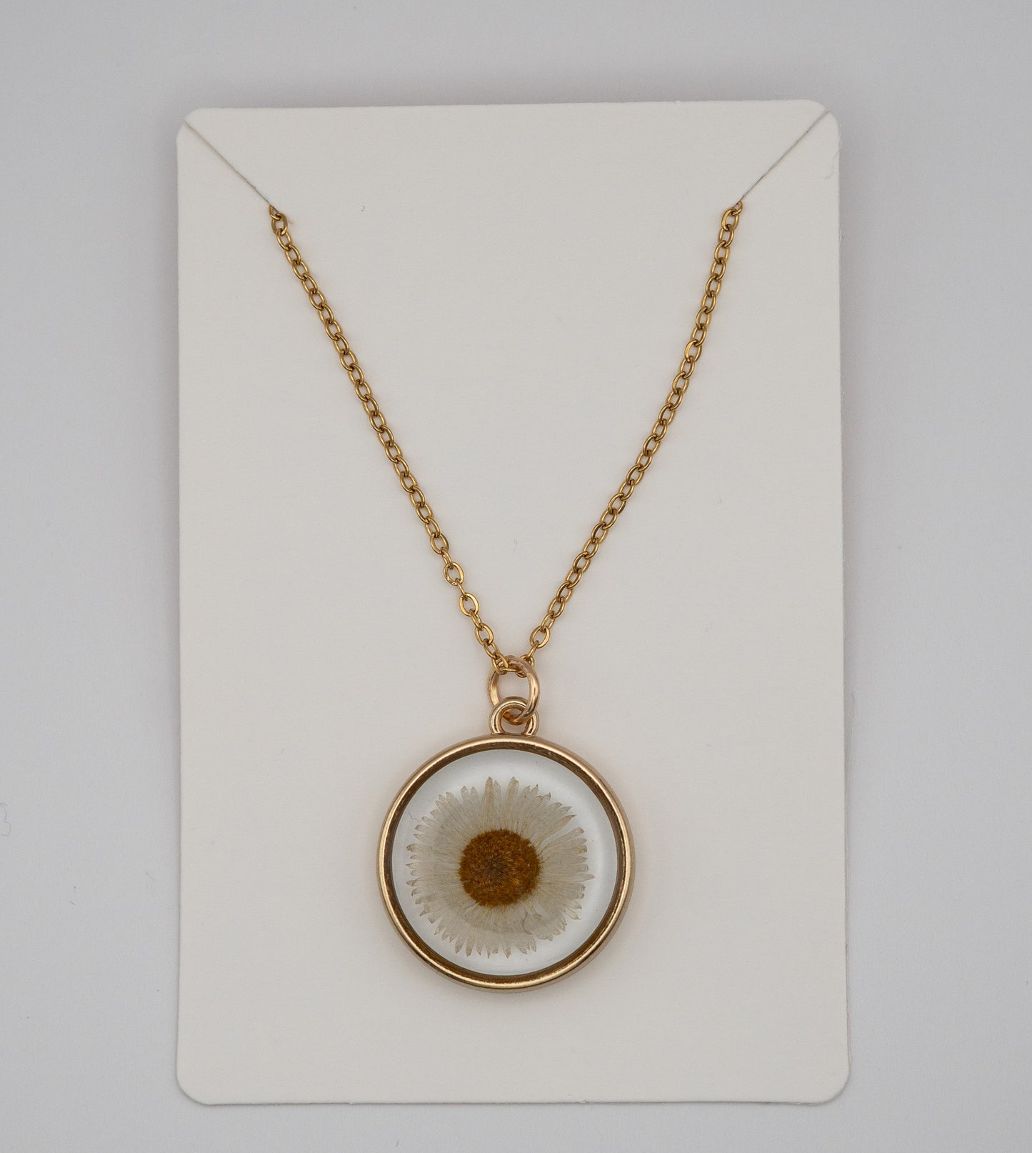 Pressed Daisy Resin Necklace – 18K Gold Plated