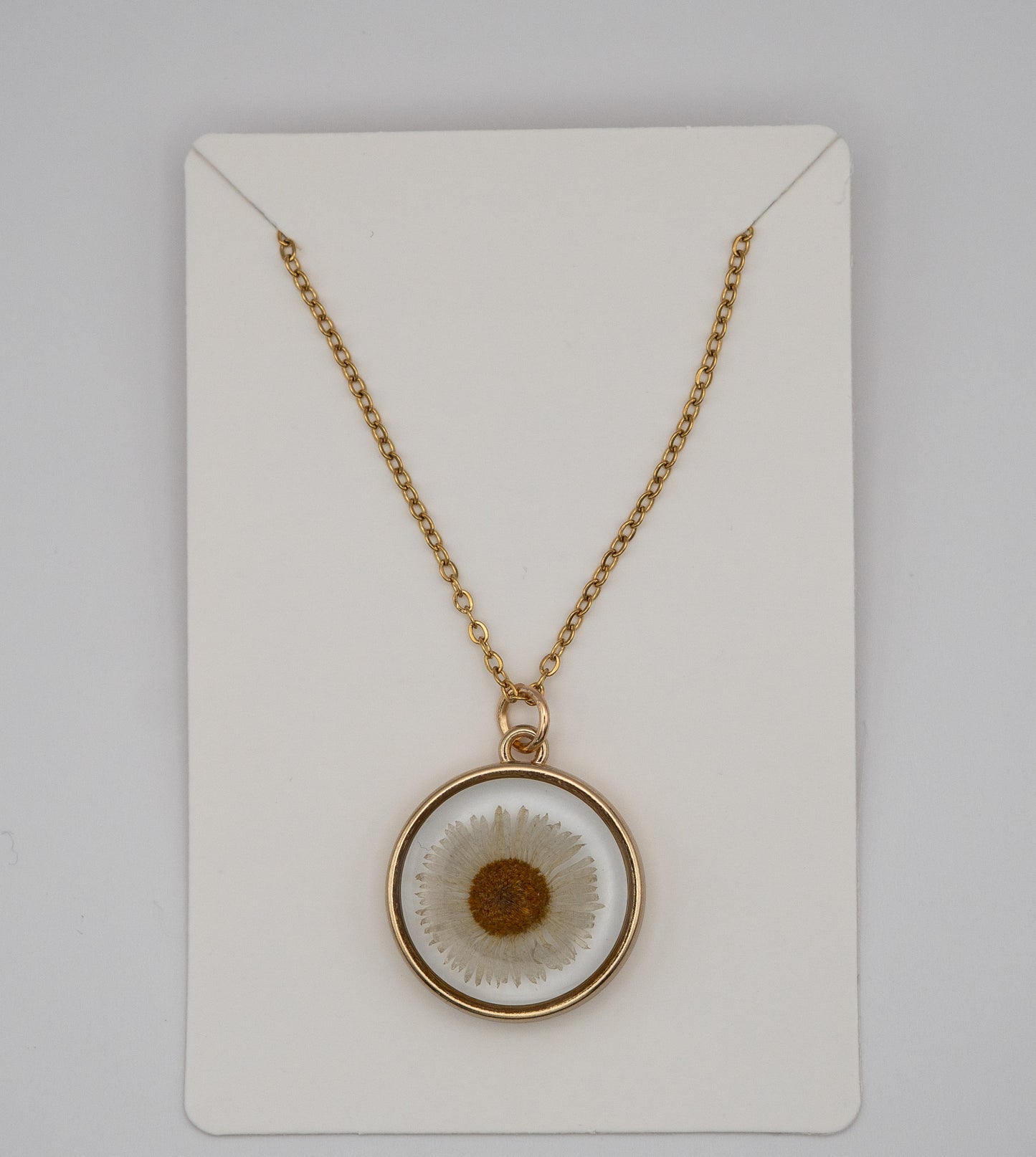 Pressed Daisy Resin Necklace – 18K Gold Plated
