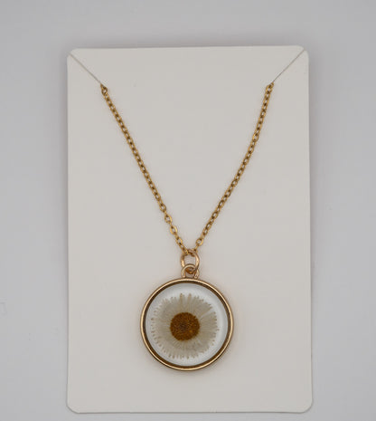 Pressed Daisy Resin Necklace – 18K Gold Plated