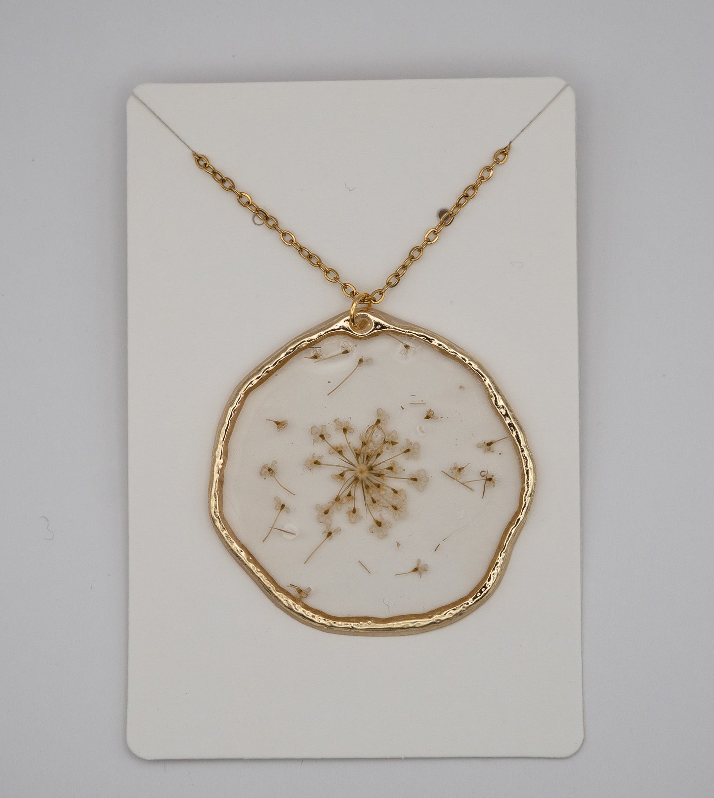 Pressed Wildflower Circle Necklace – 24K Gold Plated