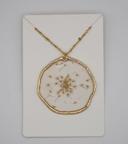 Pressed Wildflower Circle Necklace – 24K Gold Plated