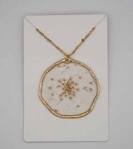 Pressed Wildflower Circle Necklace – 24K Gold Plated