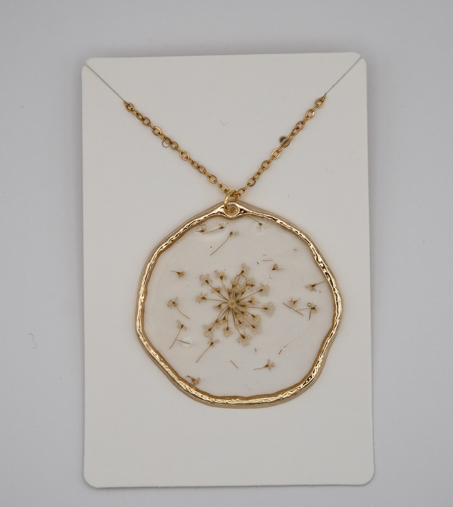 Pressed Wildflower Circle Necklace – 24K Gold Plated