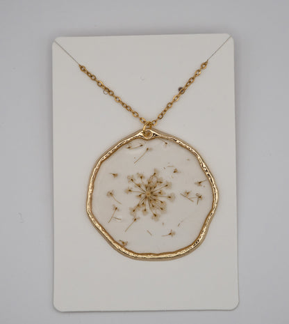 Pressed Wildflower Circle Necklace – 24K Gold Plated