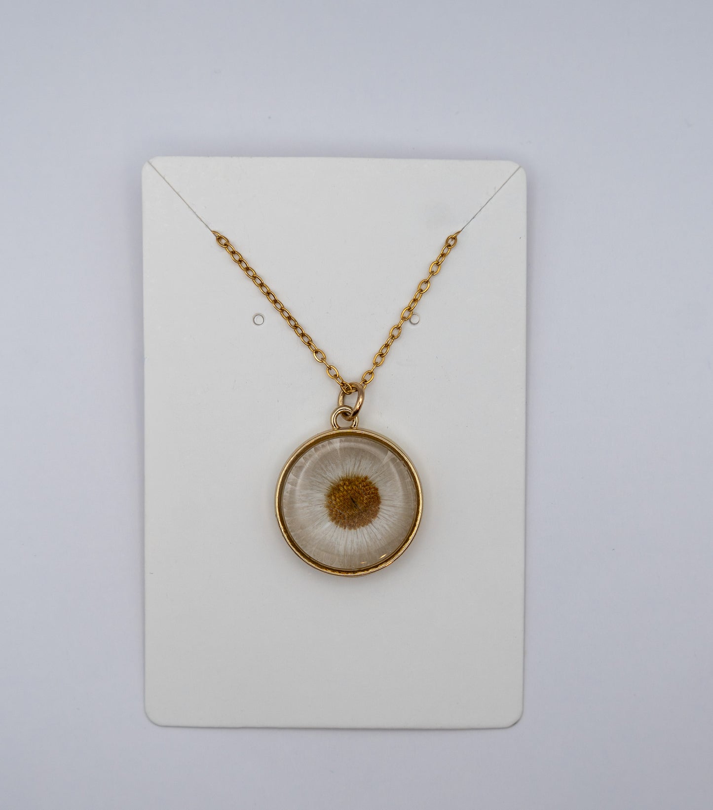 Pressed Daisy Resin Necklace – 18K Gold Plated