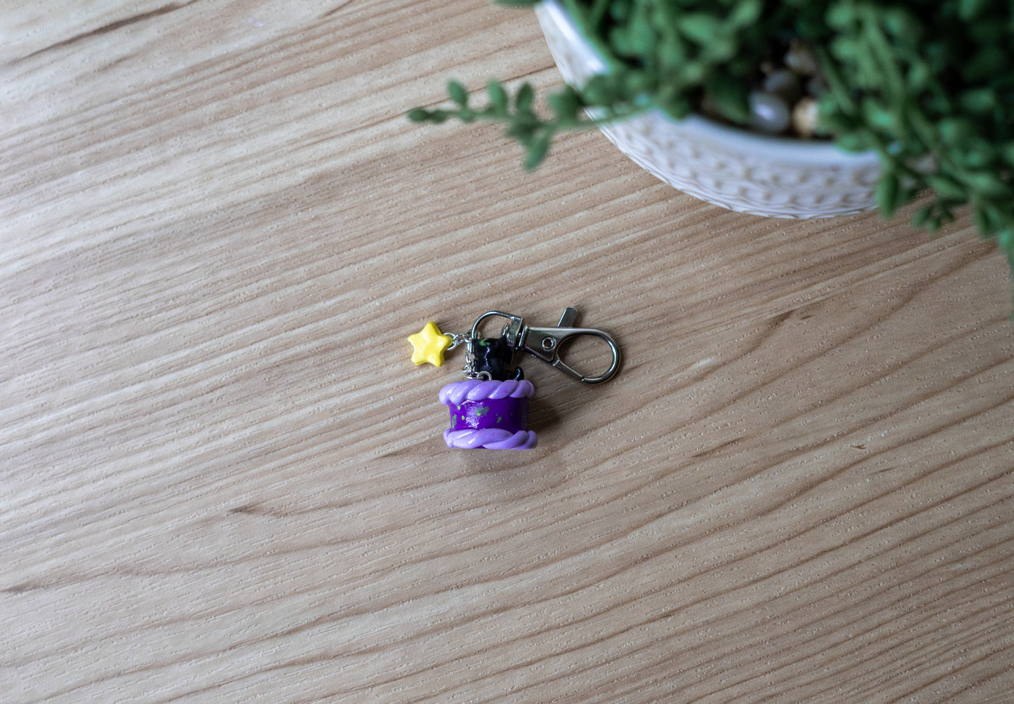 Celestial Cat Cake Keychain – Glossy Handmade Polymer Charm with Star Accent